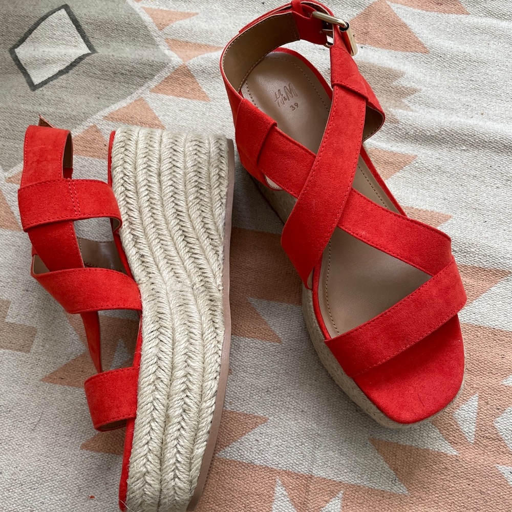 Coral platform wedges